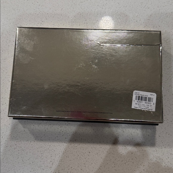 COACH Wristlet & Charms Metallic Wine Box Gift Set - Picture 6 of 8